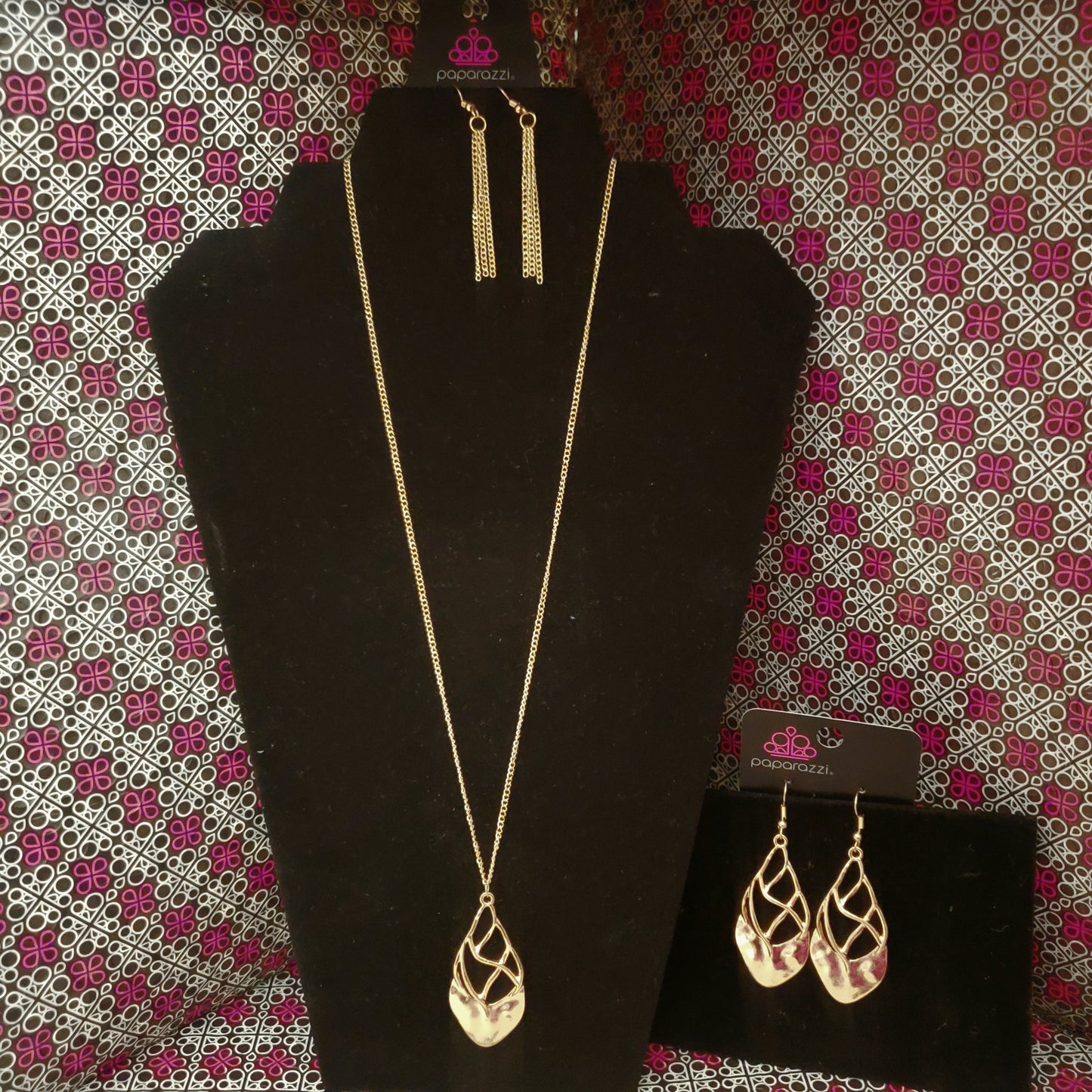 SET:  Super Swanky (earring)
and Swank Bank (necklace) - Gold