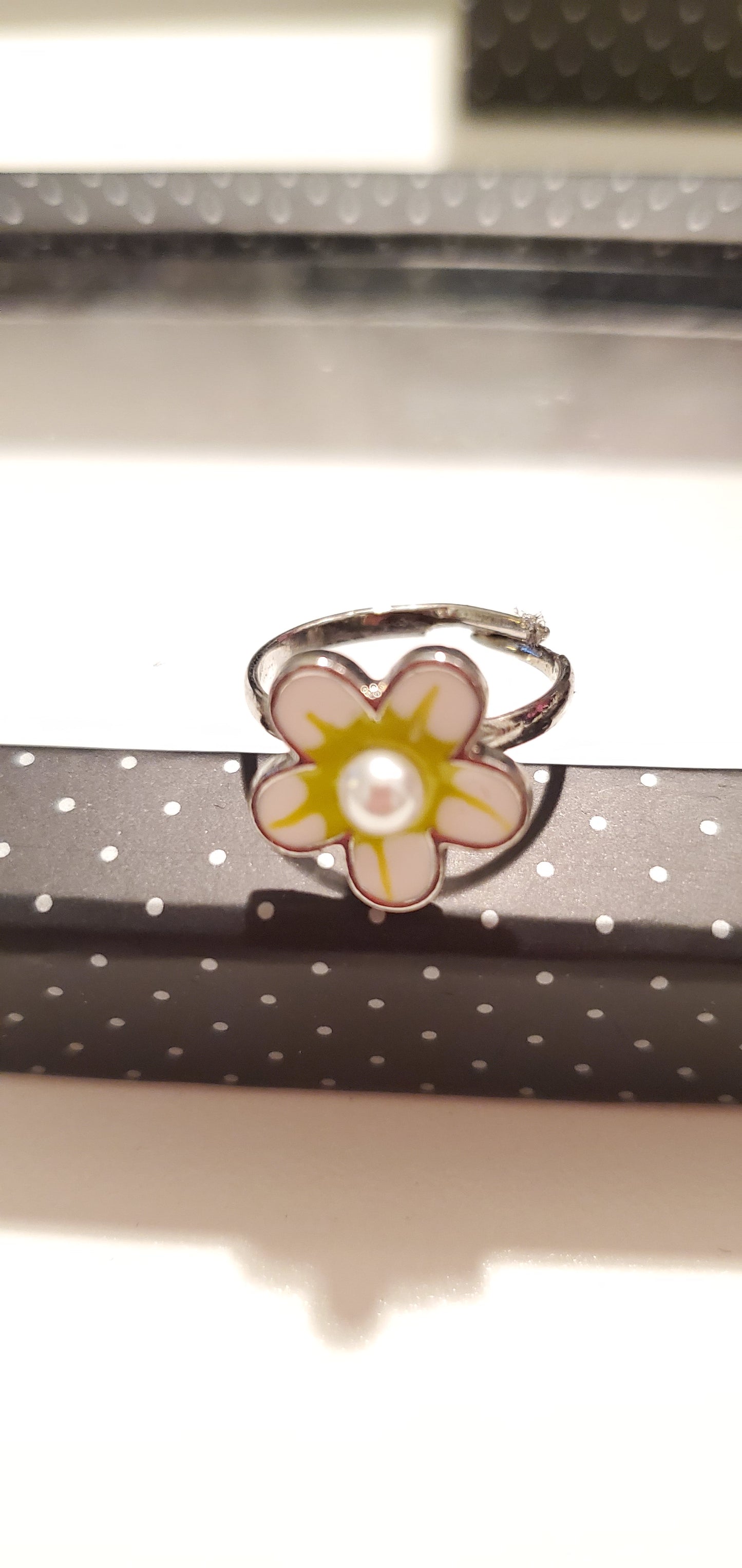 Starlet Shimmer - Pearl Flower - Ring