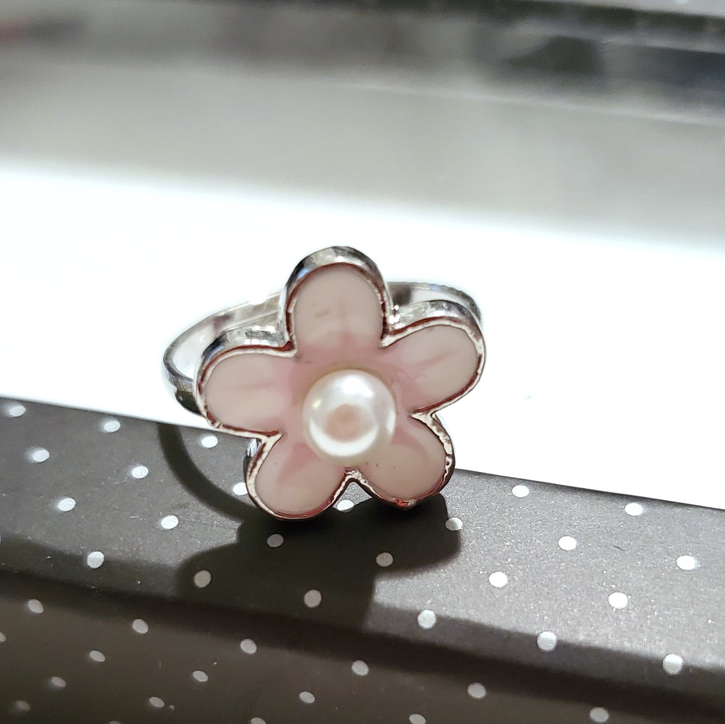 Starlet Shimmer - Pearl Flower - Ring