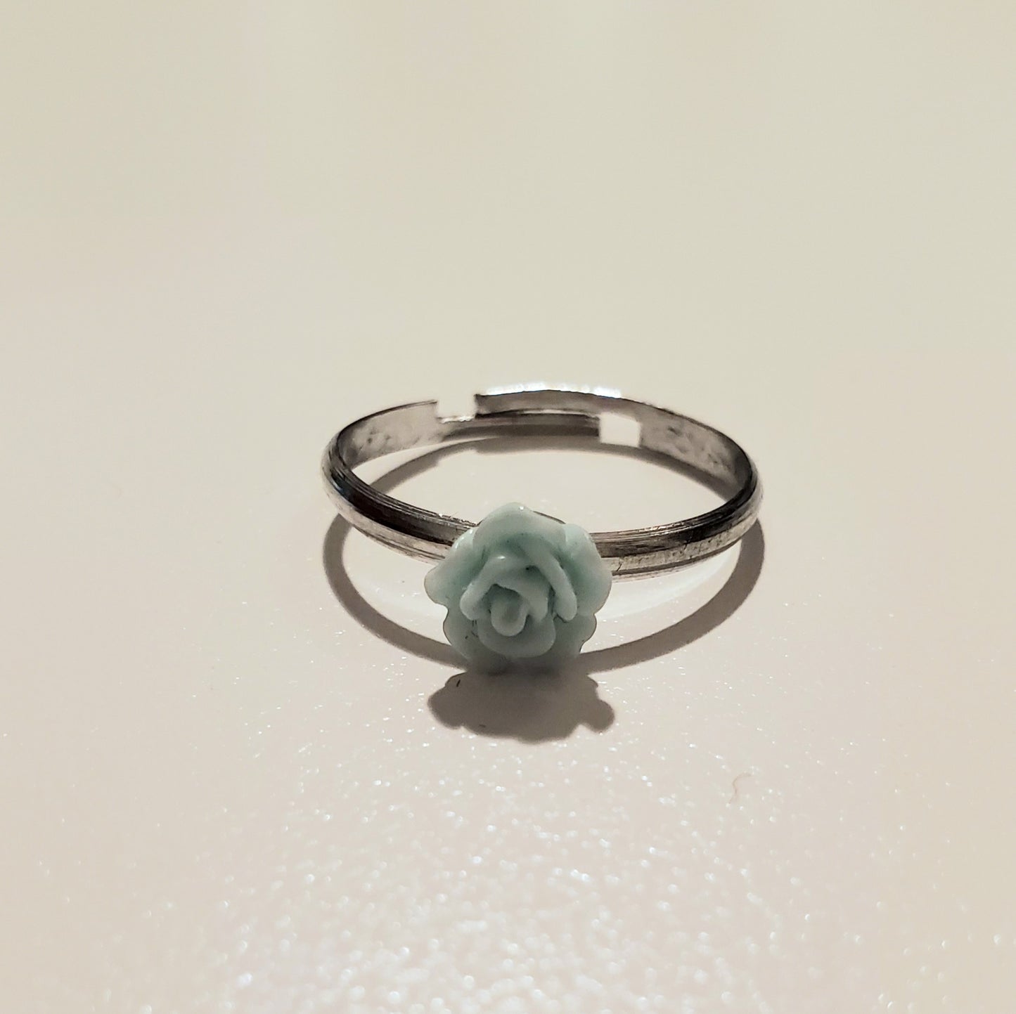 Starlet Shimmer - Delicate Flower - Ring